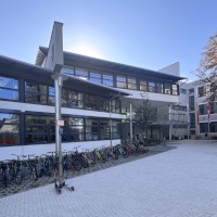 Schule von außen