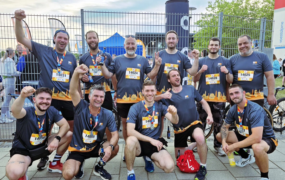 Gruppenfoto von m+e consult beim Firmenlauf
